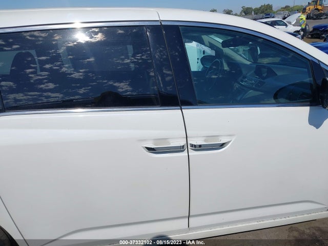 Honda Odyssey Touring 2016 5FNRL5H90GB004351 Image 13
