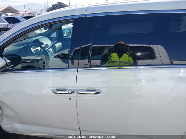 Honda Odyssey Touring 2016 5FNRL5H90GB004351 Image 14