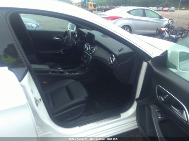 WDDSJ4GB4KN723723 Mercedes-Benz CLA