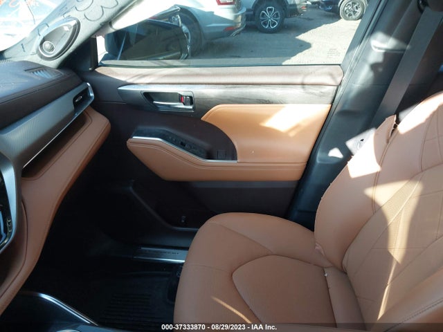 Toyota Highlander Platinum 2022 5TDFZRBH0NS204647 Image 5