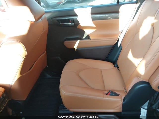 Toyota Highlander Platinum 2022 5TDFZRBH0NS204647 Image 8