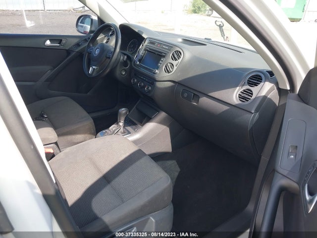WVGBV7AX2FW611423 Volkswagen TIGUAN S