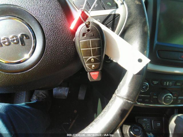 1C4PJMCS5HW666327 Jeep Cherokee Latitude