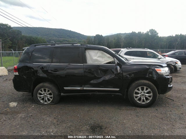 2017 Toyota Land Cruiser, VIN: JTMCY7AJ7H4050193