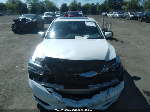 19UDE2F89JA007327 Acura Ilx W/premium