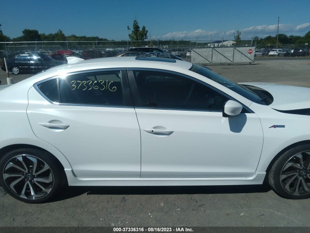 19UDE2F89JA007327 Acura Ilx W/premium