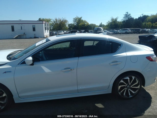 19UDE2F89JA007327 Acura Ilx W/premium