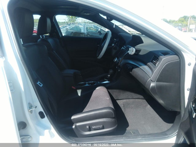 19UDE2F89JA007327 Acura Ilx W/premium