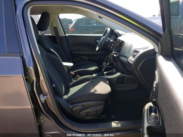 3C4NJCAB8JT272126 Jeep Compass Sport