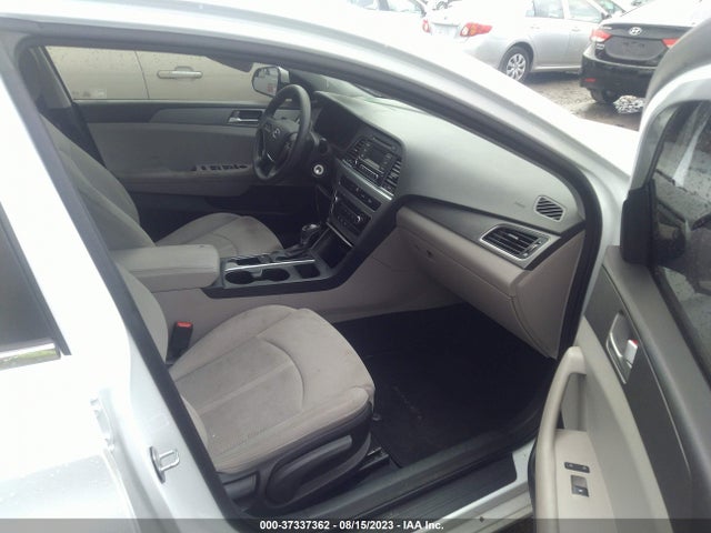 2015 HYUNDAI SONATA 2.4L SE VIN: 5NPE24AFXFH219411