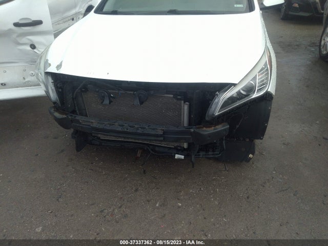 2015 HYUNDAI SONATA 2.4L SE VIN: 5NPE24AFXFH219411