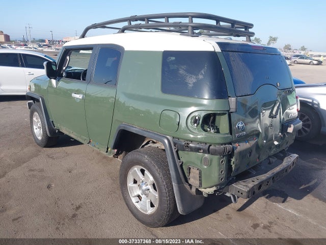 Toyota FJ Cruiser 2014 JTEBU4BF8EK190059 Image 3