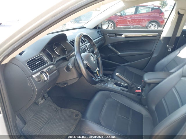 1VWBT7A31HC001165 Volkswagen Passat 1.8t Se