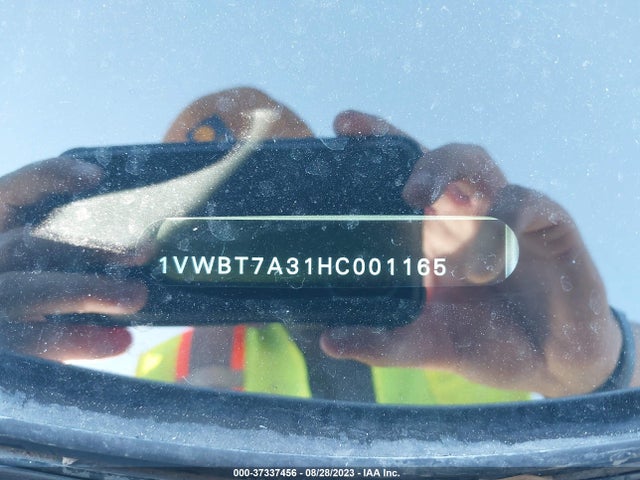 1VWBT7A31HC001165 Volkswagen Passat 1.8t Se