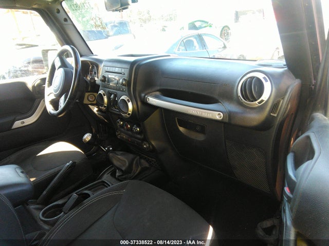 1C4BJWFG0HL607765 Jeep Wrangler Unlimited Rubicon