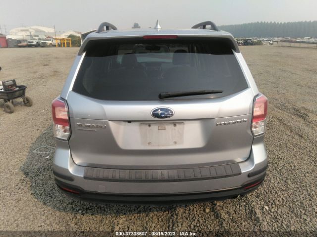 JF2SJAJC8JH520181 Subaru Forester Limited