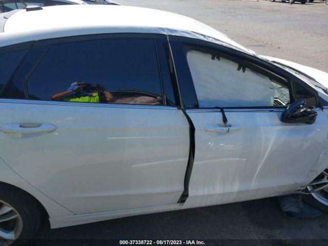3FA6P0HD5JR285721 Ford FUSION SE
