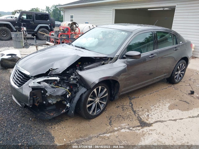 Chrysler 200 Limited 2014 1C3CCBCG2EN192951 Image 2
