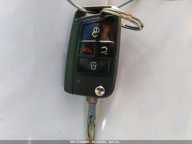 3VV1B7AX6JM074431 Volkswagen TIGUAN S