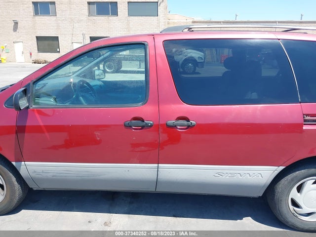 1998 TOYOTA SIENNA LE/XLE VIN: 4T3ZF13C9WU009222