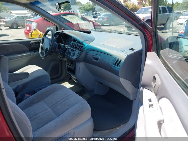1998 TOYOTA SIENNA LE/XLE VIN: 4T3ZF13C9WU009222