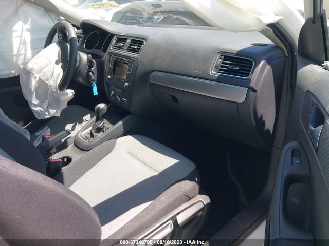3VW2B7AJ3HM281977 Volkswagen Jetta 1.4t S