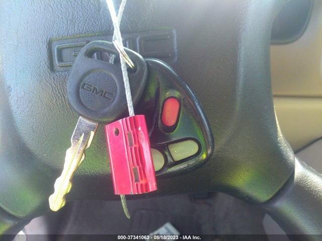 2001 GMC YUKON SLT VIN: 1GKEK13T01J149052