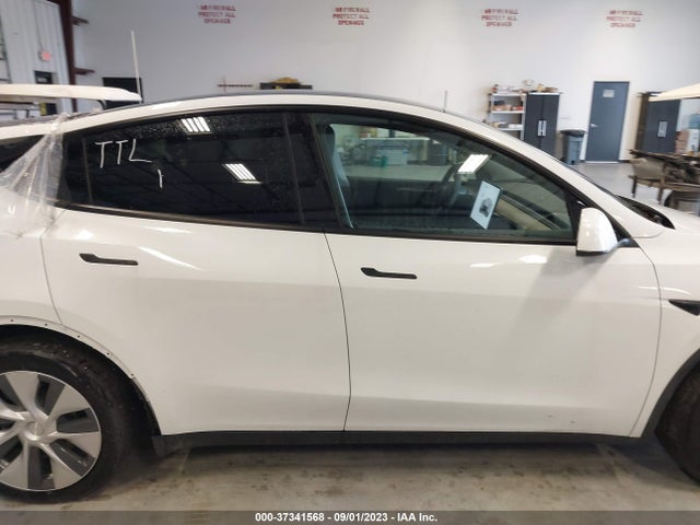 Tesla Model Y Long Range 2023 7SAYGAEE2PF598163 Image 5