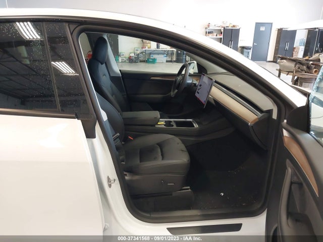 Tesla Model Y Long Range 2023 7SAYGAEE2PF598163 Image 11