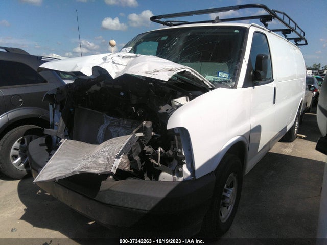 Chevrolet EXPRESS CARGO VAN 2018 1GCWGBFP3J1338767 Image 2