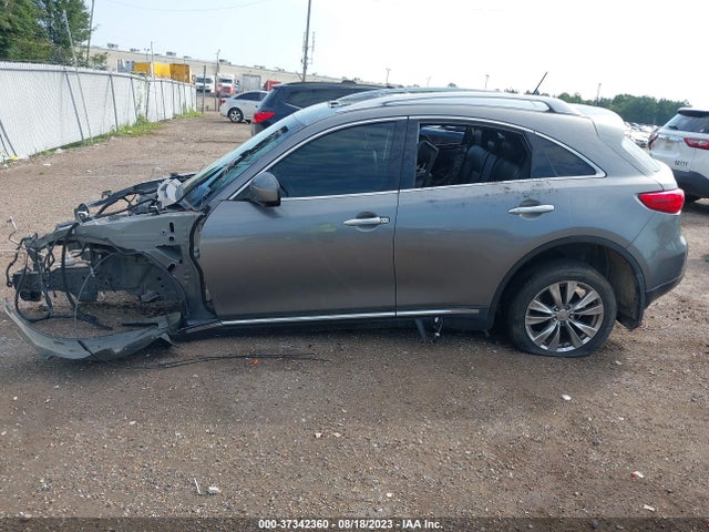 2015 INFINITI QX70 VIN: JN8CS1MU7FM381085
