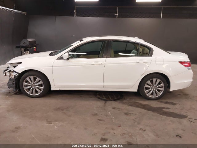 2011 HONDA ACCORD SDN EX-L VIN: 1HGCP2F88BA126302