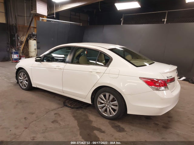 2011 HONDA ACCORD SDN EX-L VIN: 1HGCP2F88BA126302
