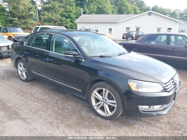 2015 VOLKSWAGEN PASSAT 2.0L TDI SE W VIN: 1VWBV7A32FC051872