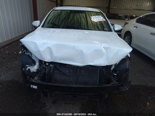 2018 HYUNDAI ELANTRA SE VIN: 5NPD74LF0JH233224