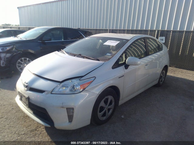 Toyota Prius Four 2015 JTDKN3DU4F0455015 Image 2