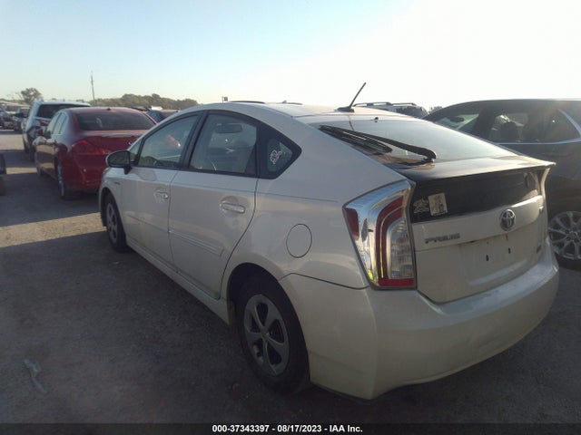 Toyota Prius Four 2015 JTDKN3DU4F0455015 Image 3