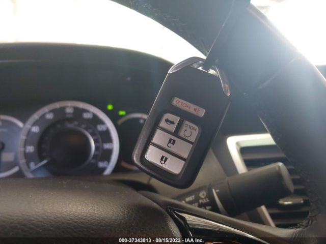 1HGCR3F9XHA001383 Honda Accord Sedan Touring