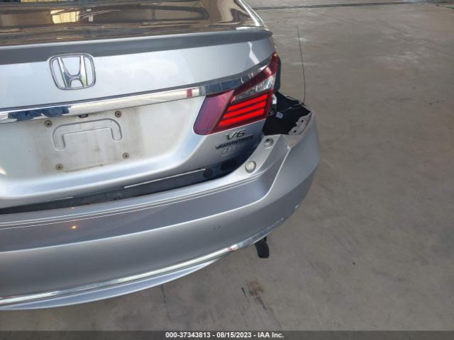 1HGCR3F9XHA001383 Honda Accord Sedan Touring