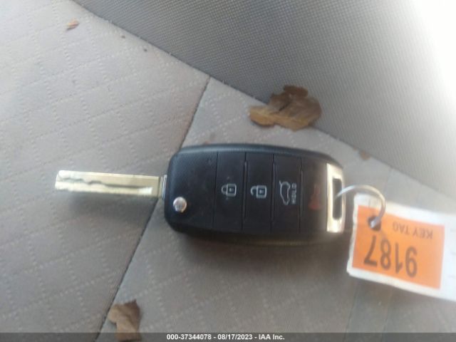 5XYPG4A32GG072154 KIA SORENTO LX