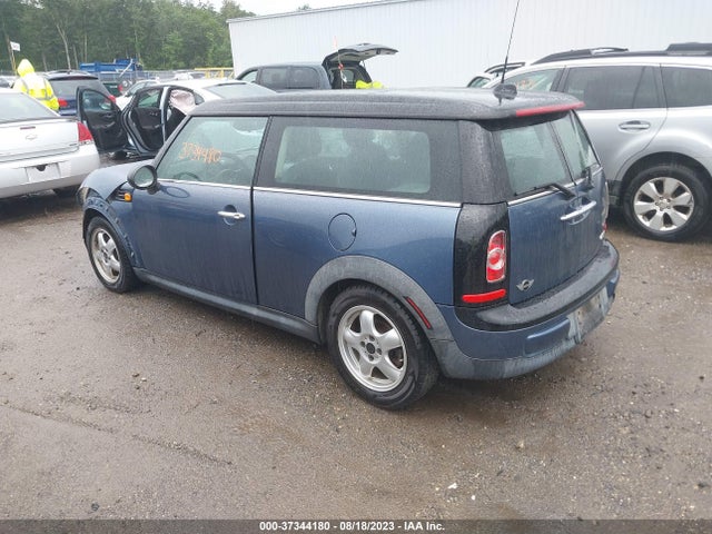 2011 MINI COOPER CLUBMAN WMWZF3C57BTY00503 Photo 2