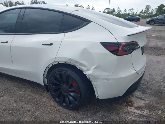 7SAYGDEF6NF451061 Tesla Model Y Performance