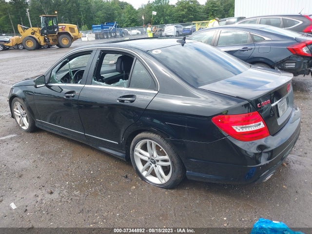 2013 Mercedes-benz C-class C 300 მანქანა იყიდება აუქციონზე, vin: WDDGF8AB0DR301550, აუქციონის ნომერი: 37344892
