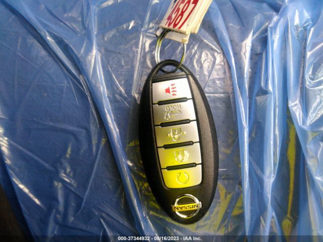 JN8AT2MV1HW023765 Nissan Rogue Sl