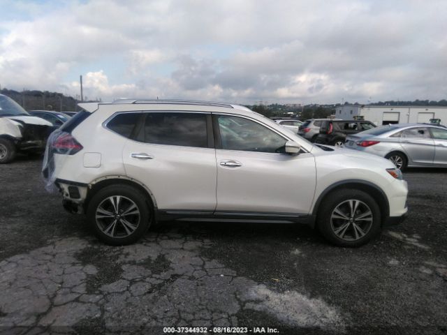 JN8AT2MV1HW023765 Nissan Rogue Sl