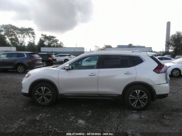 JN8AT2MV1HW023765 Nissan Rogue Sl