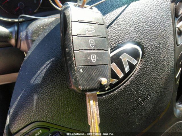 KNAFX4A65G5527106 KIA FORTE LX