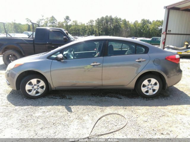 KNAFX4A65G5527106 KIA FORTE LX