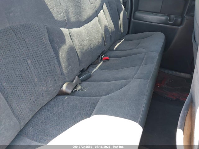 2002 CHEVROLET SILVERADO 1500 LS VIN: 2GCEC19V521323677