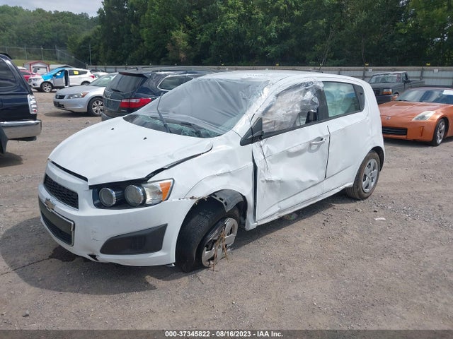 Chevrolet SONIC LS 2016 1G1JA6SH0G4115636 Image 2